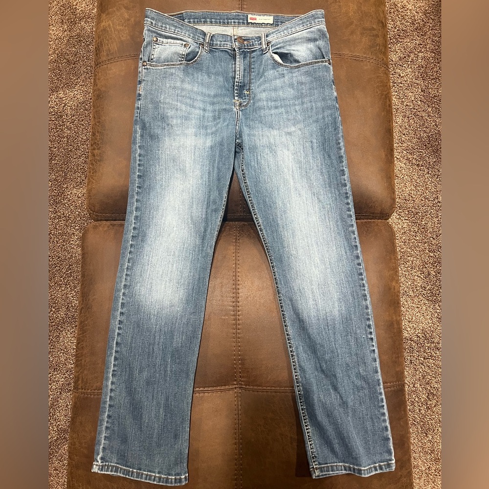 Wrangler Jeans slim straight cut men’s 33 x 30 stonewashed blue